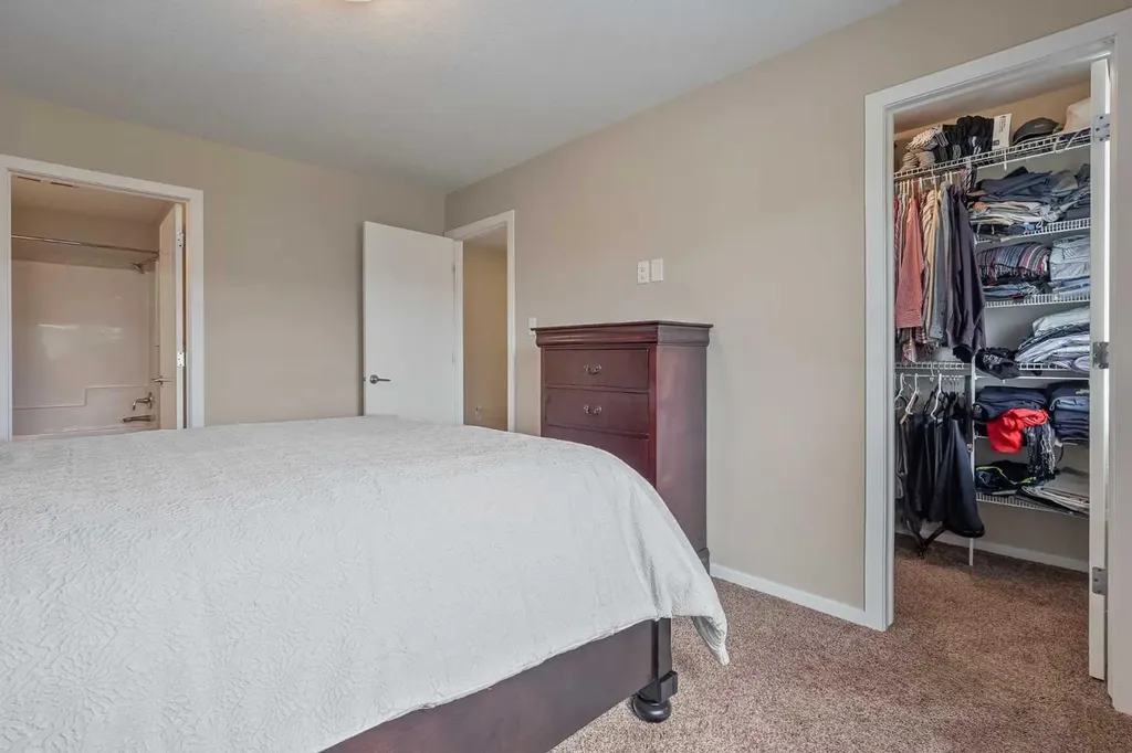 422 Highlands Boulevard W Lethbridge AB T1J 5K5
