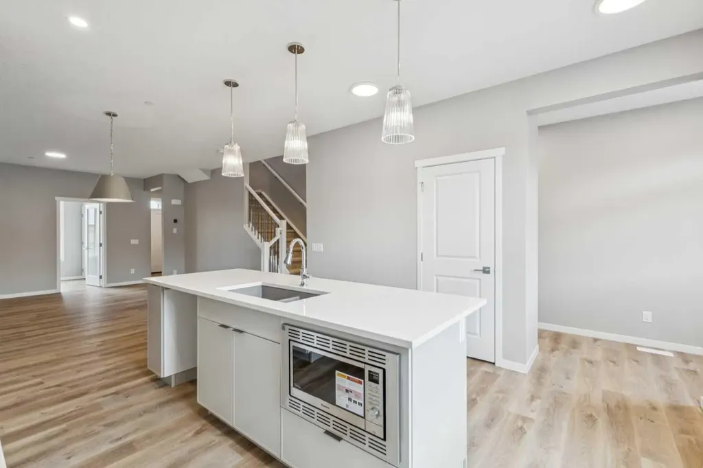 75 Hotchkiss Way SE Calgary AB T3S 0V2