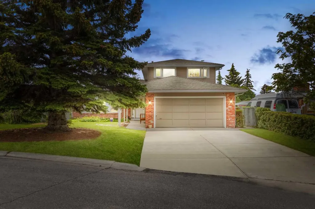 652 Dalmeny Hill NW Calgary AB T3A 1T6
