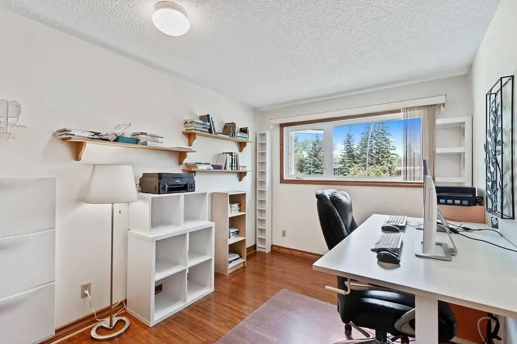 652 Dalmeny Hill NW Calgary AB T3A 1T6