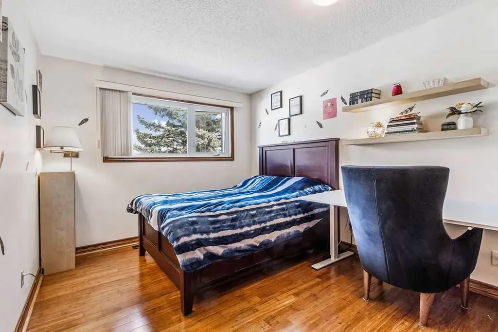 652 Dalmeny Hill NW Calgary AB T3A 1T6