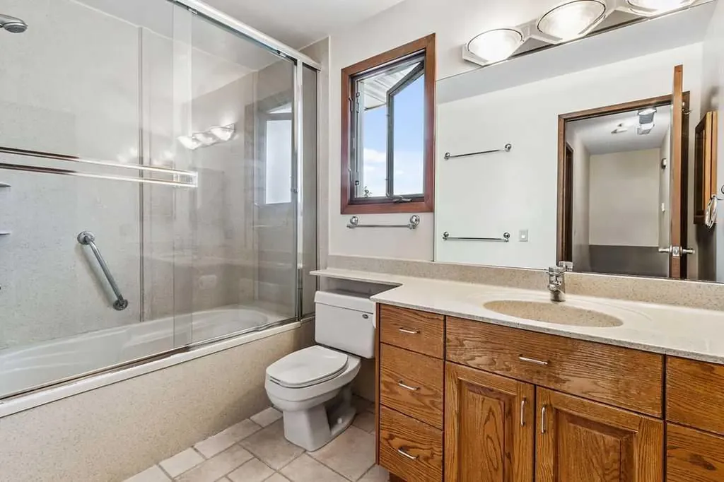 652 Dalmeny Hill NW Calgary AB T3A 1T6
