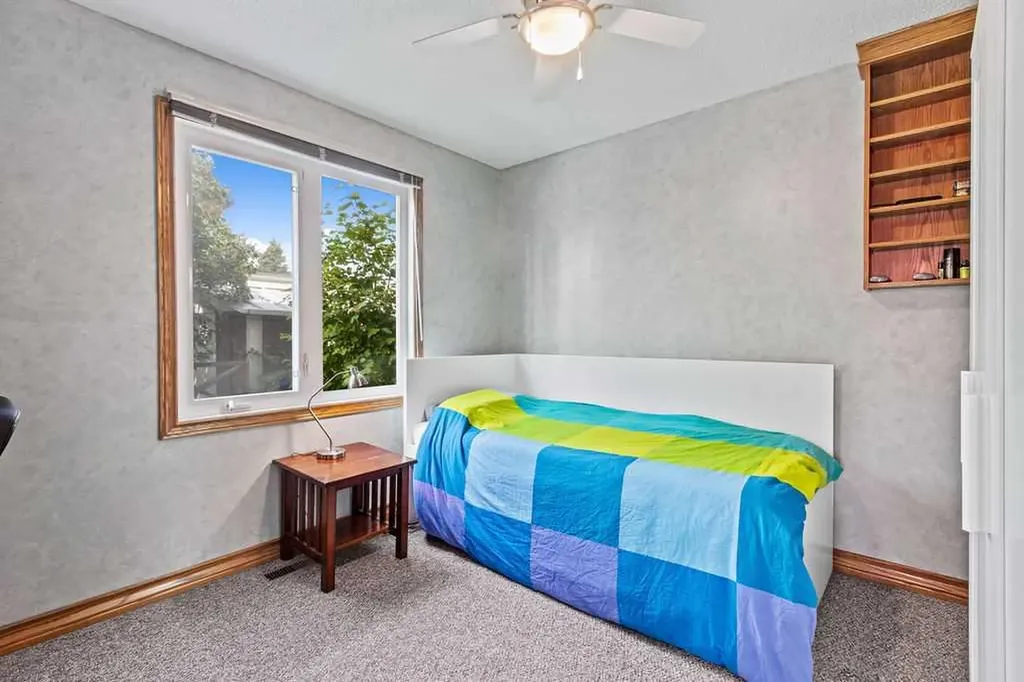 652 Dalmeny Hill NW Calgary AB T3A 1T6