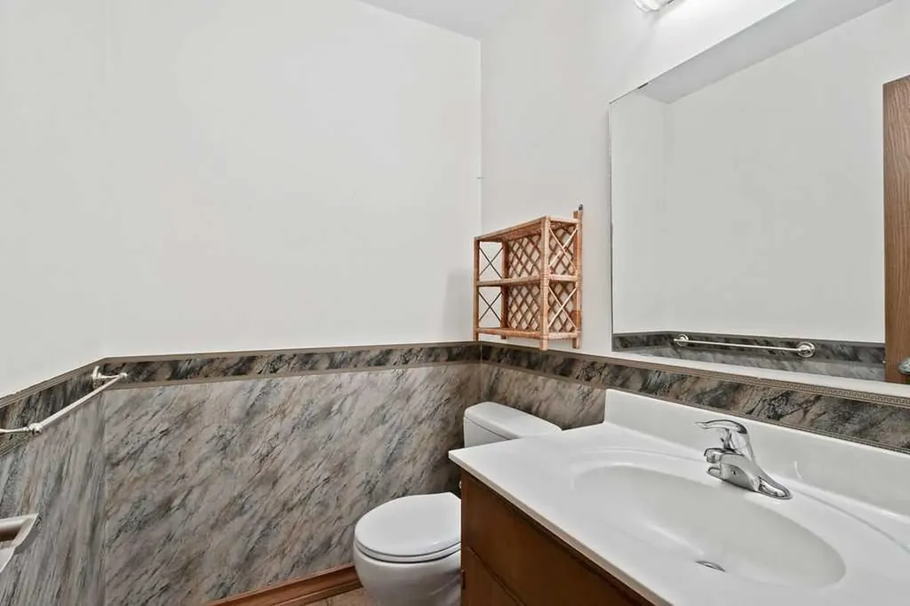 652 Dalmeny Hill NW Calgary AB T3A 1T6