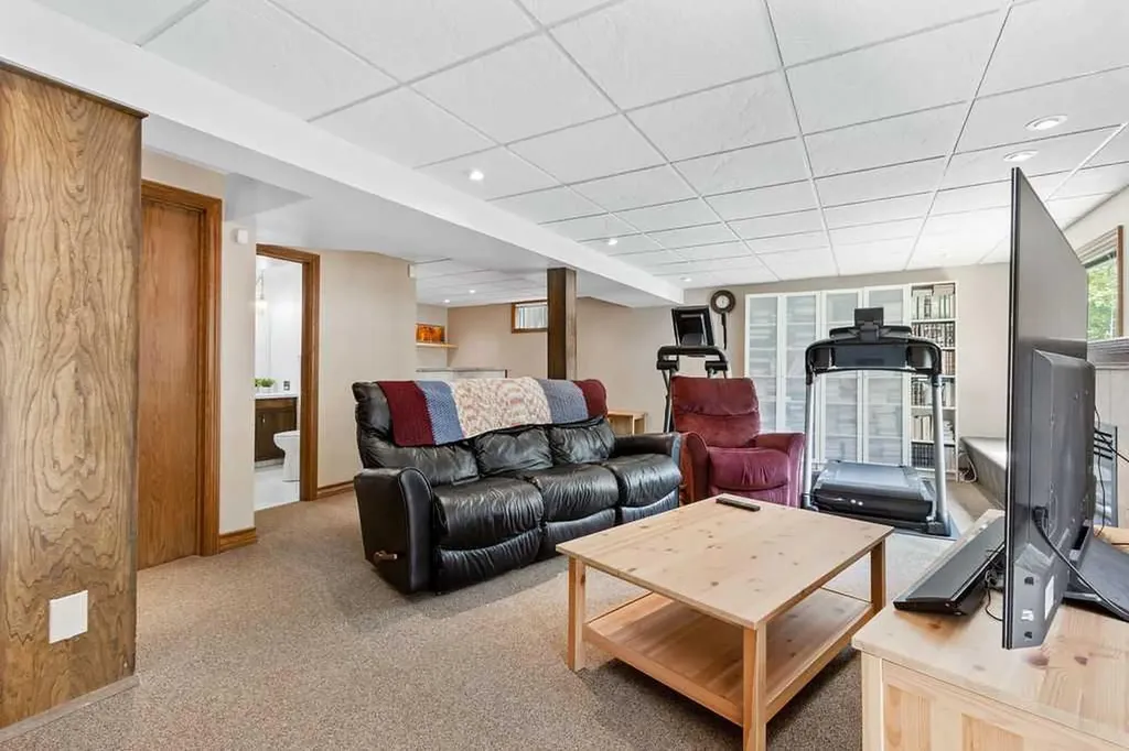 652 Dalmeny Hill NW Calgary AB T3A 1T6