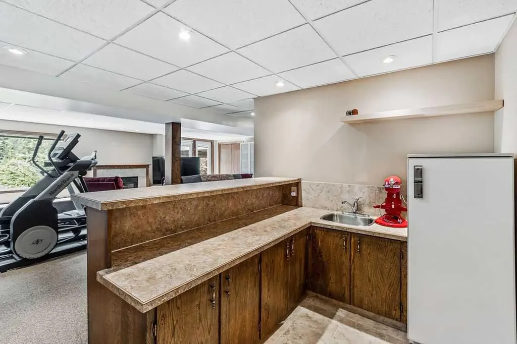 652 Dalmeny Hill NW Calgary AB T3A 1T6