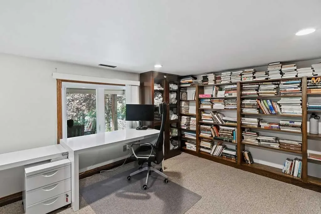 652 Dalmeny Hill NW Calgary AB T3A 1T6