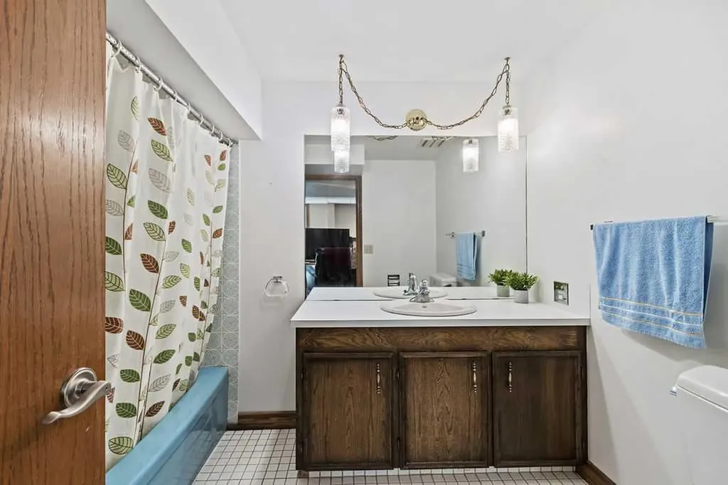652 Dalmeny Hill NW Calgary AB T3A 1T6