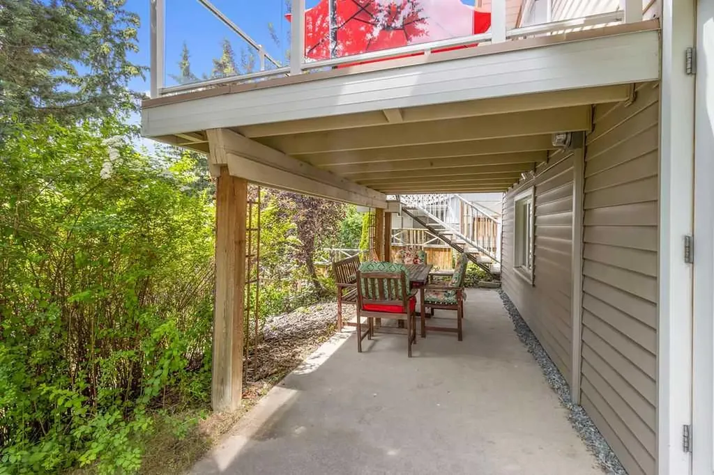 652 Dalmeny Hill NW Calgary AB T3A 1T6