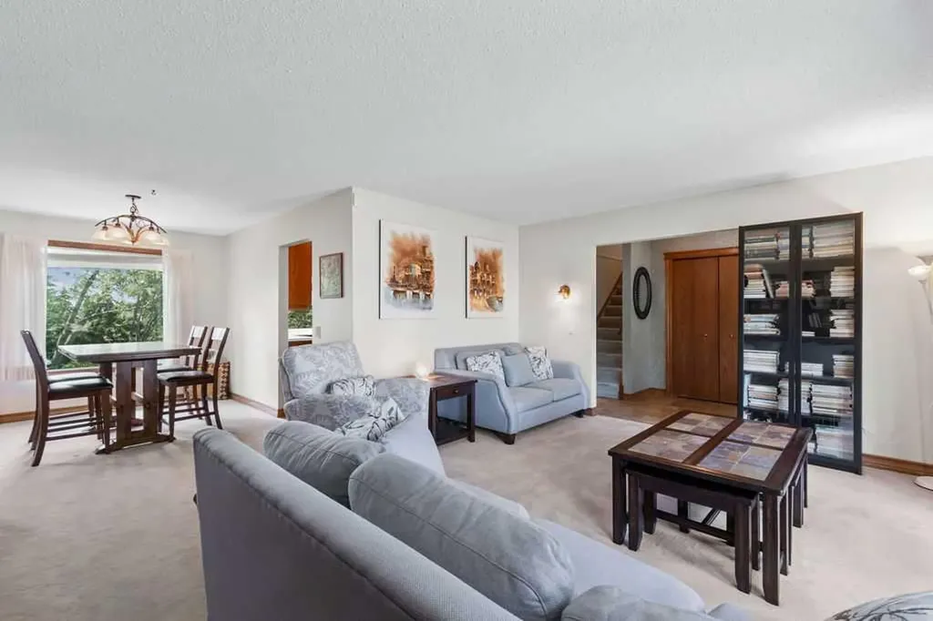 652 Dalmeny Hill NW Calgary AB T3A 1T6