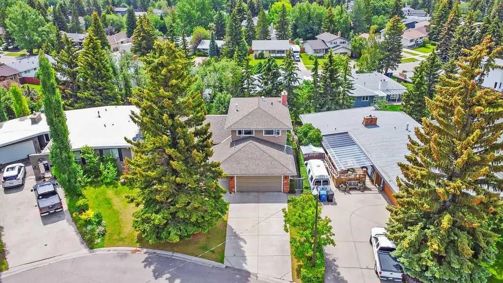 652 Dalmeny Hill NW Calgary AB T3A 1T6
