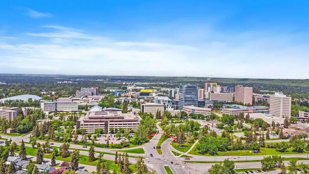 652 Dalmeny Hill NW Calgary AB T3A 1T6