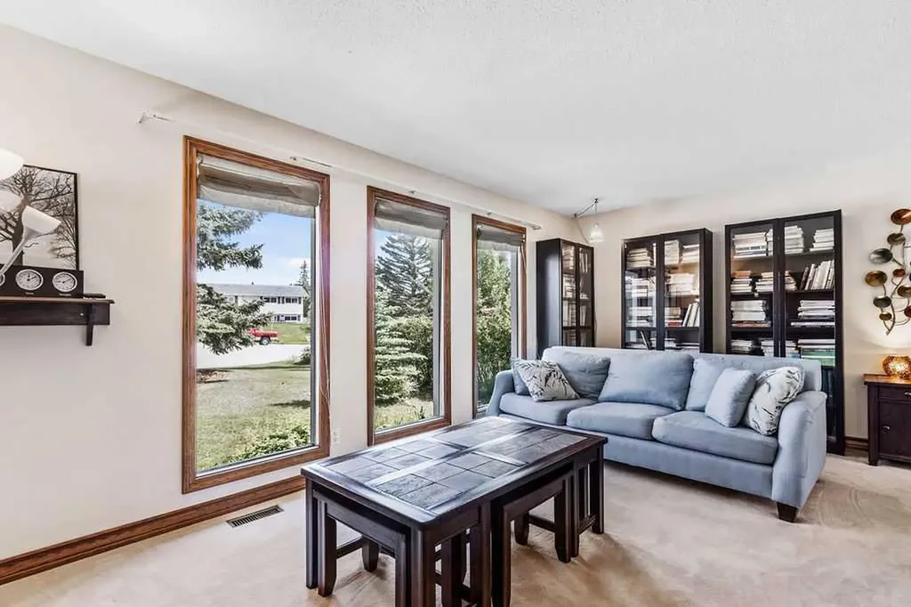 652 Dalmeny Hill NW Calgary AB T3A 1T6