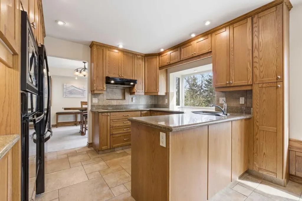 652 Dalmeny Hill NW Calgary AB T3A 1T6