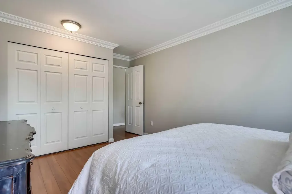 333 Garry Crescent NE Calgary AB T2K 5X1