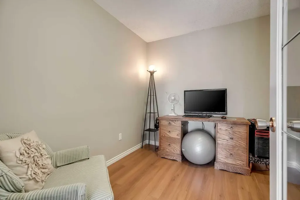 333 Garry Crescent NE Calgary AB T2K 5X1