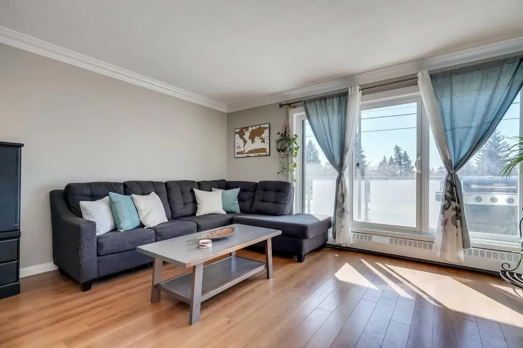 333 Garry Crescent NE Calgary AB T2K 5X1