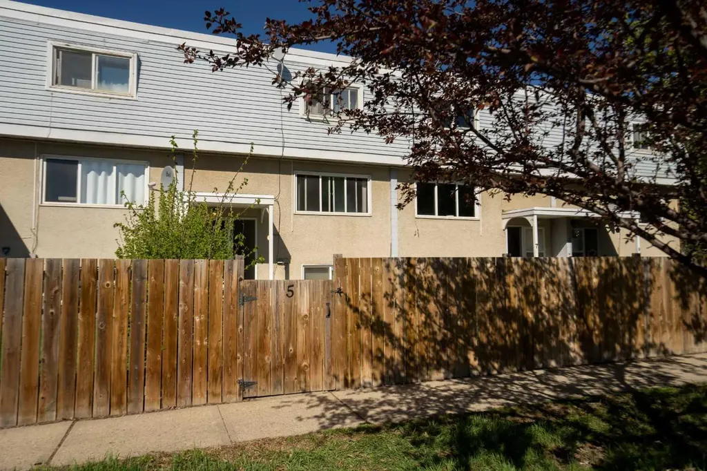 8808 96 Street Peace River AB T8S 1G6