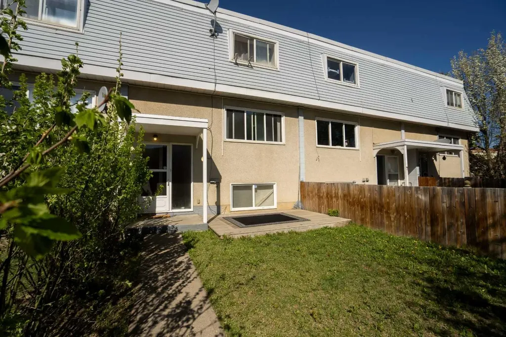 8808 96 Street Peace River AB T8S 1G6