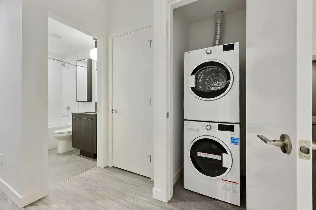 730 2 Avenue SW Calgary AB T2P 1R8