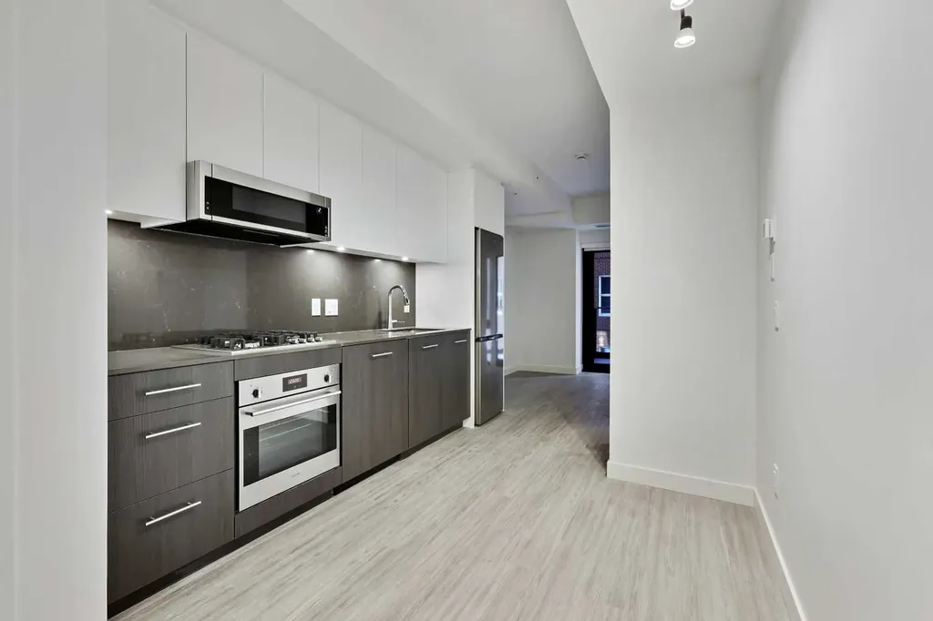 730 2 Avenue SW Calgary AB T2P 1R8