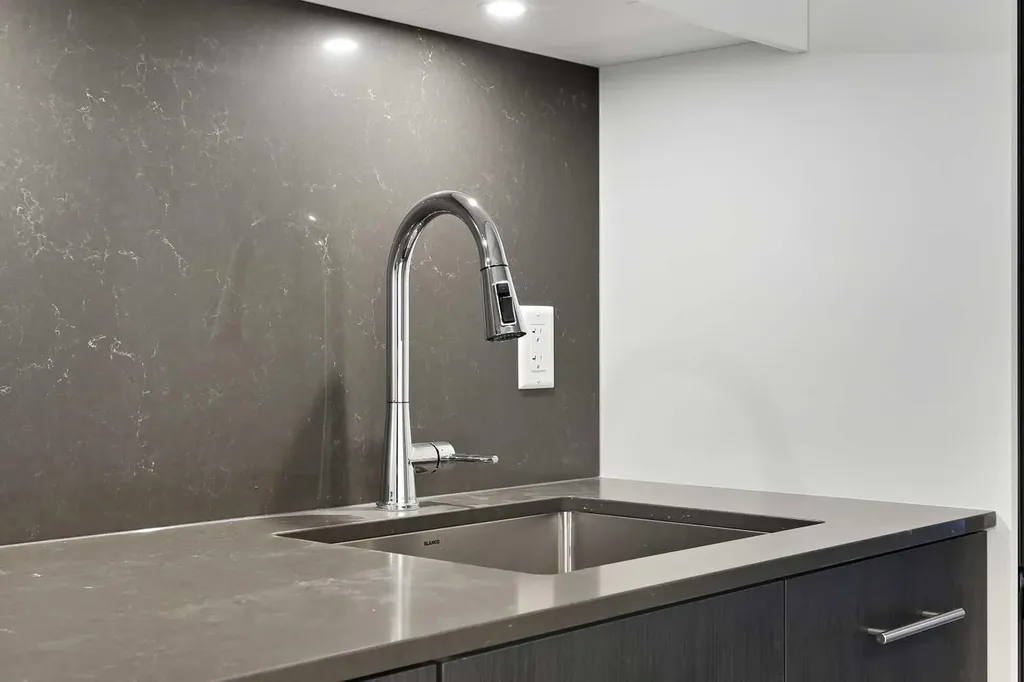 730 2 Avenue SW Calgary AB T2P 1R8