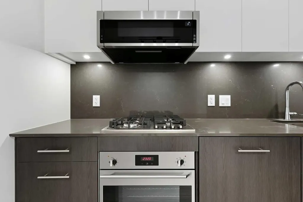 730 2 Avenue SW Calgary AB T2P 1R8