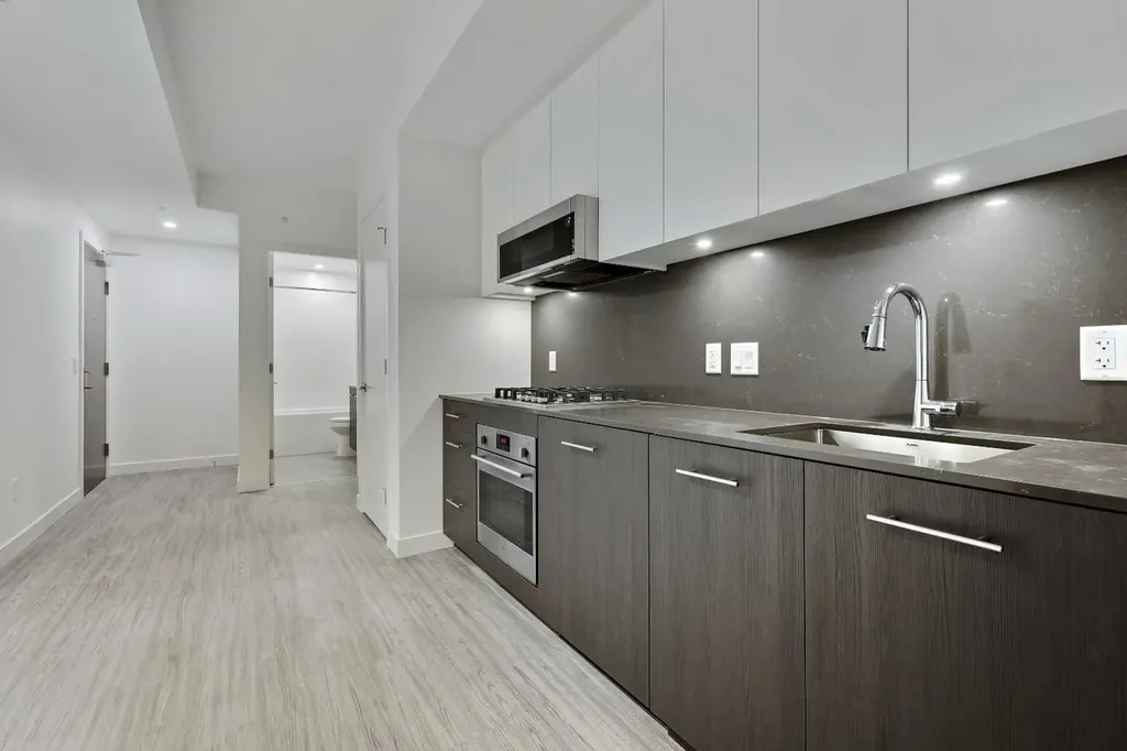 730 2 Avenue SW Calgary AB T2P 1R8