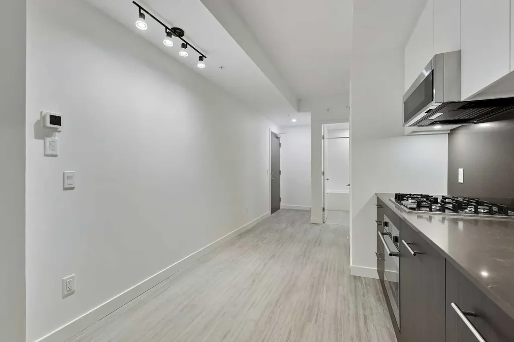 730 2 Avenue SW Calgary AB T2P 1R8