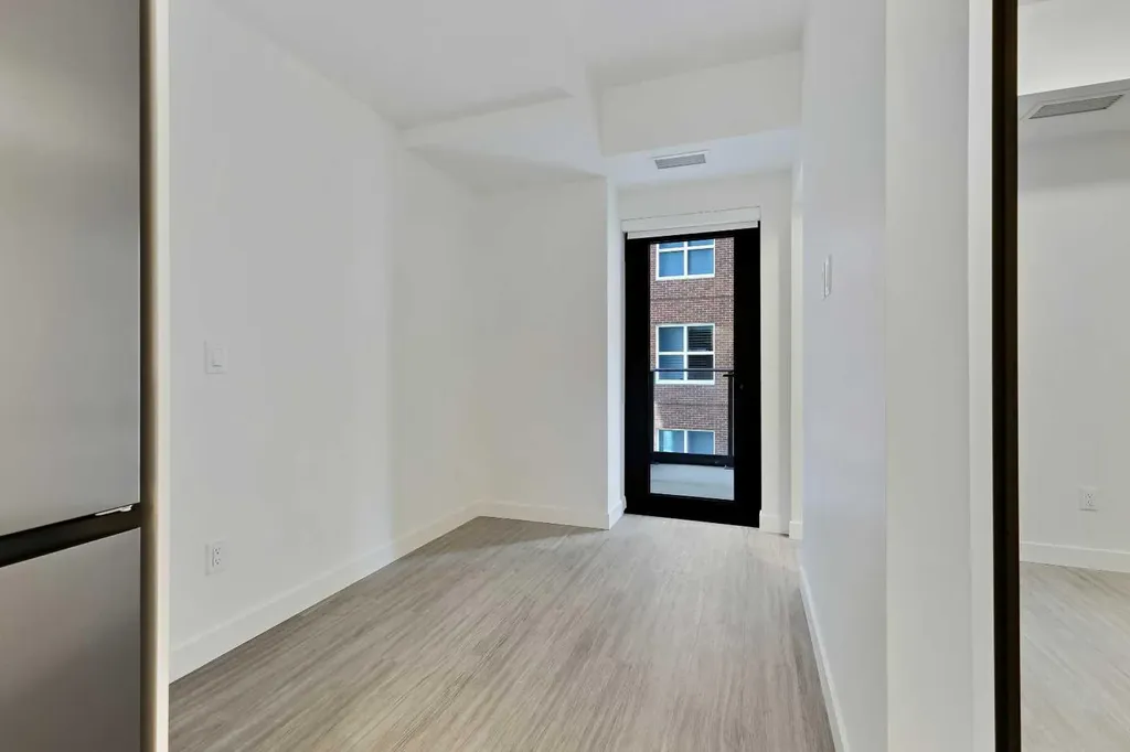730 2 Avenue SW Calgary AB T2P 1R8