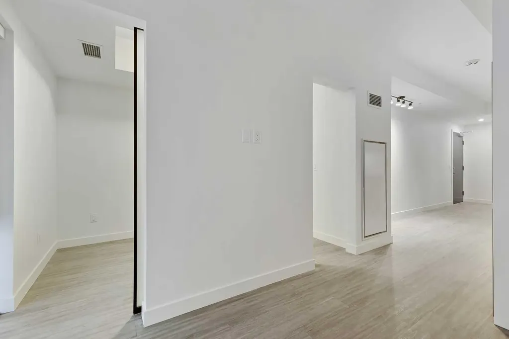 730 2 Avenue SW Calgary AB T2P 1R8