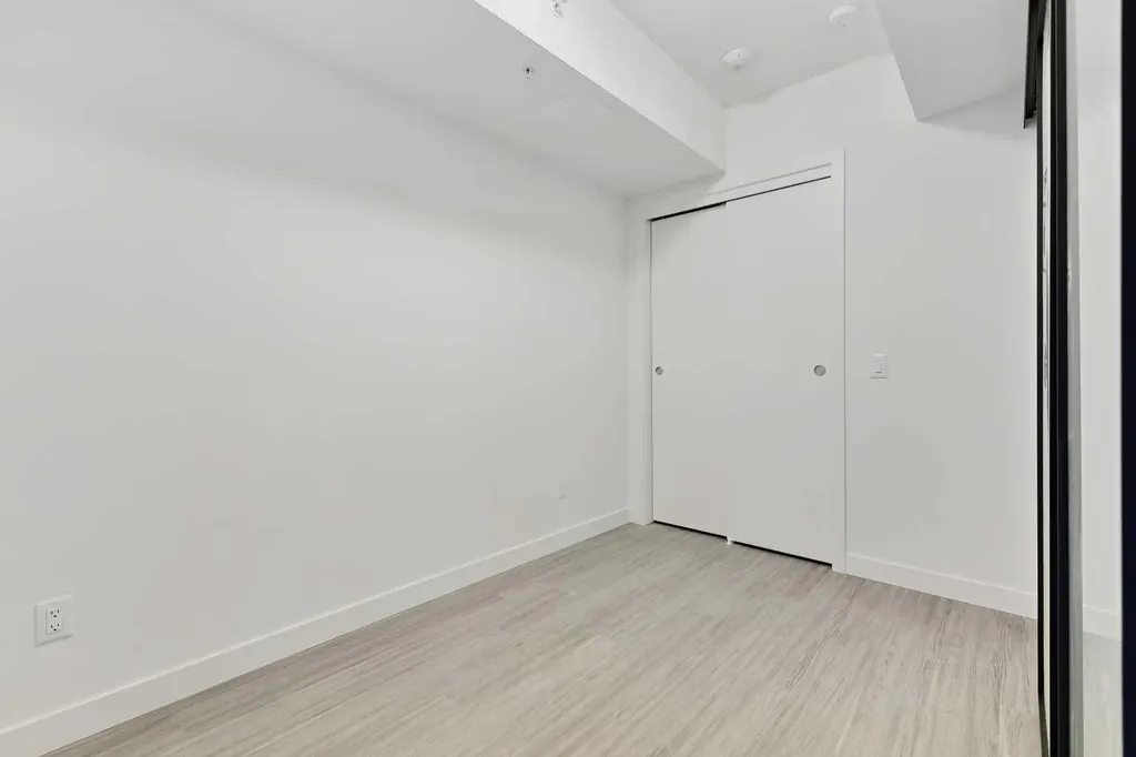 730 2 Avenue SW Calgary AB T2P 1R8