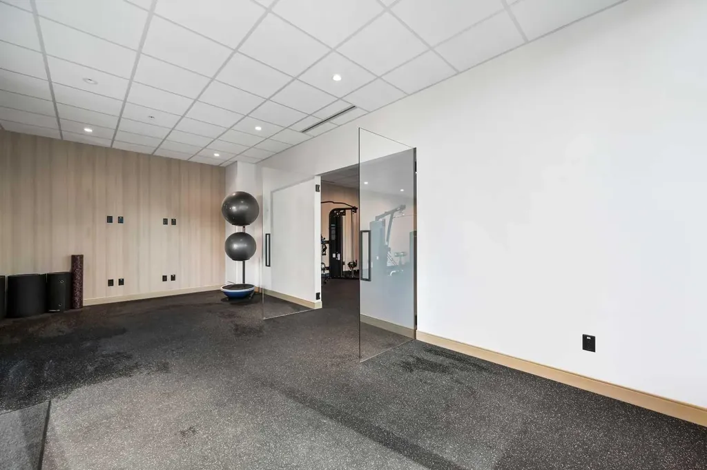 730 2 Avenue SW Calgary AB T2P 1R8