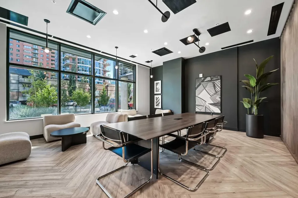 730 2 Avenue SW Calgary AB T2P 1R8