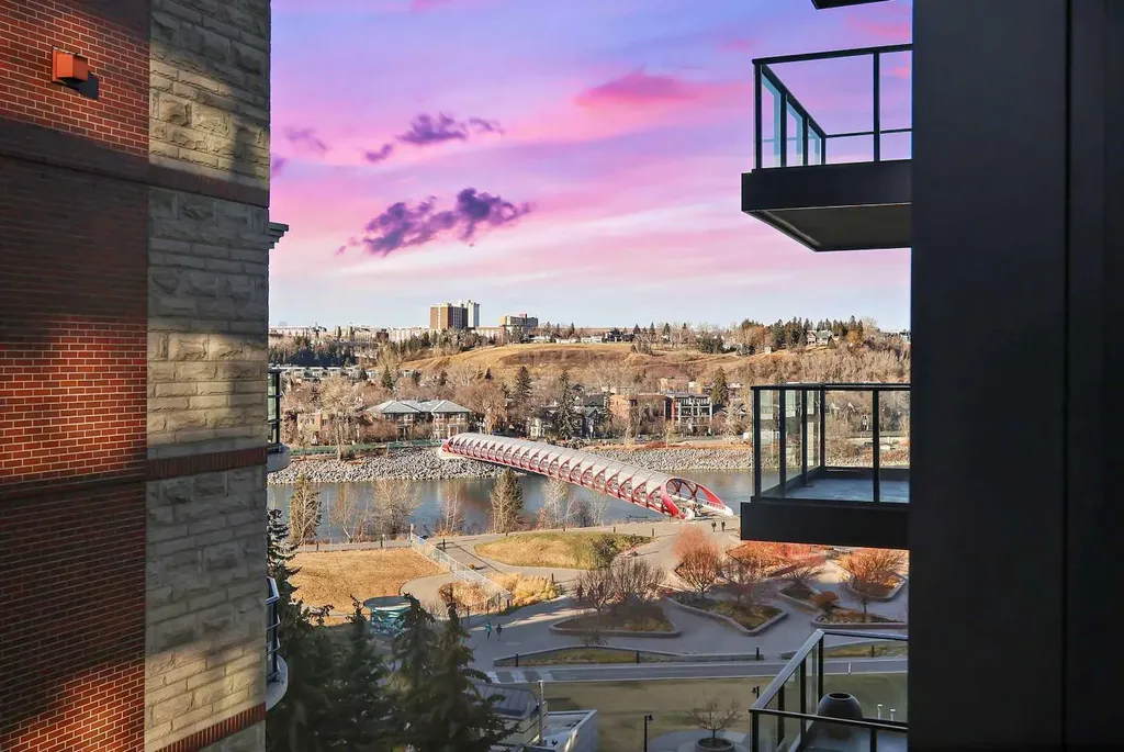 730 2 Avenue SW Calgary AB T2P 1R8