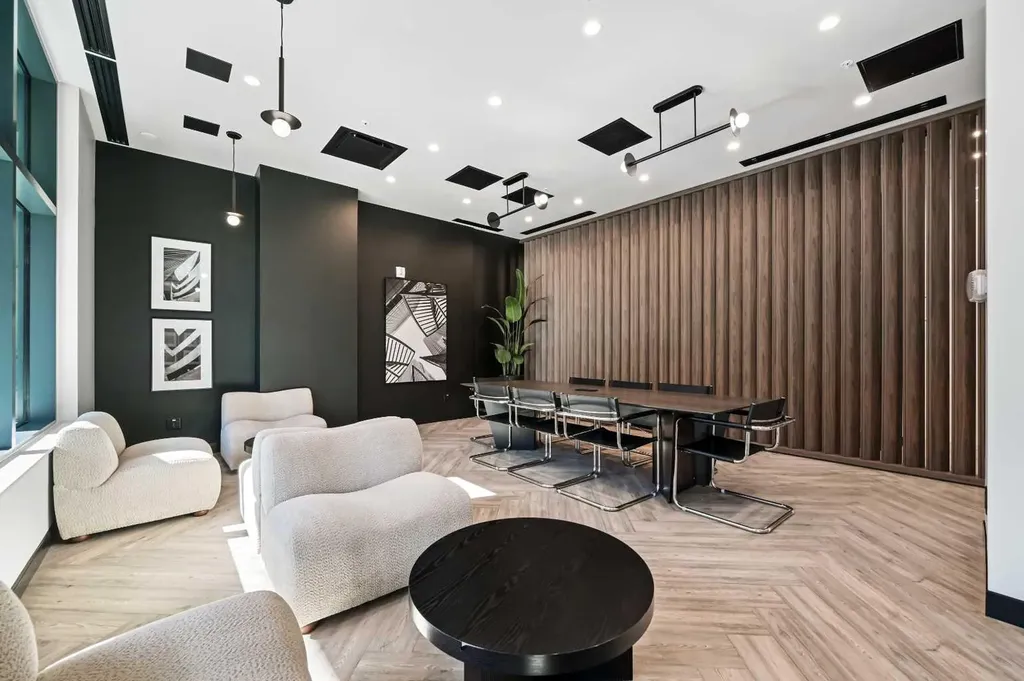 730 2 Avenue SW Calgary AB T2P 1R8