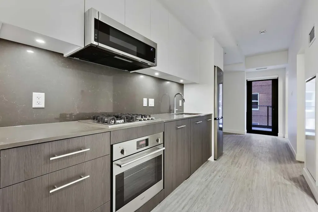 730 2 Avenue SW Calgary AB T2P 1R8