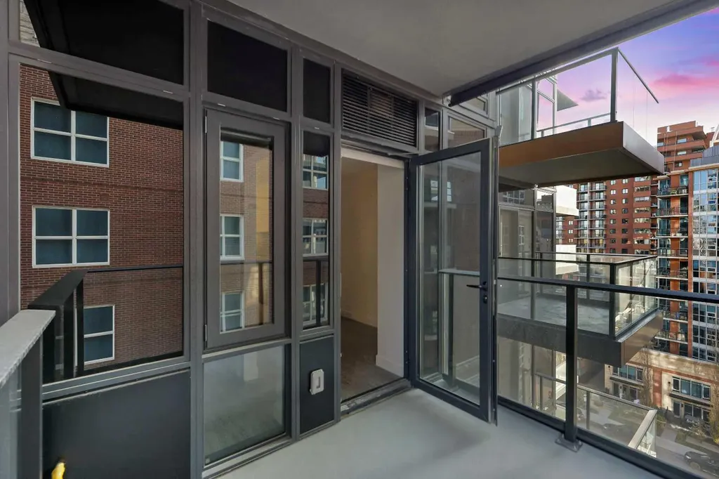 730 2 Avenue SW Calgary AB T2P 1R8