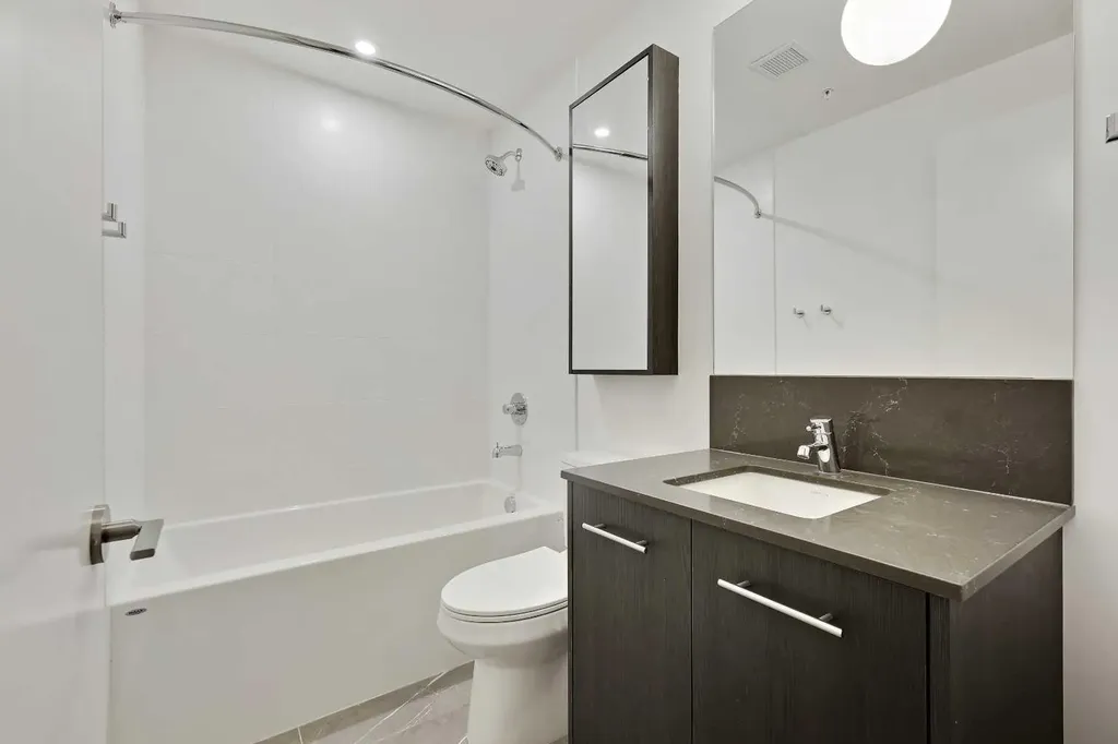 730 2 Avenue SW Calgary AB T2P 1R8