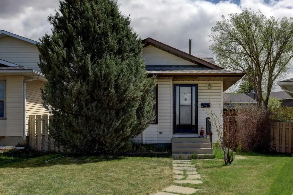 16 Martingrove Mews NE Calgary AB T3J2S9