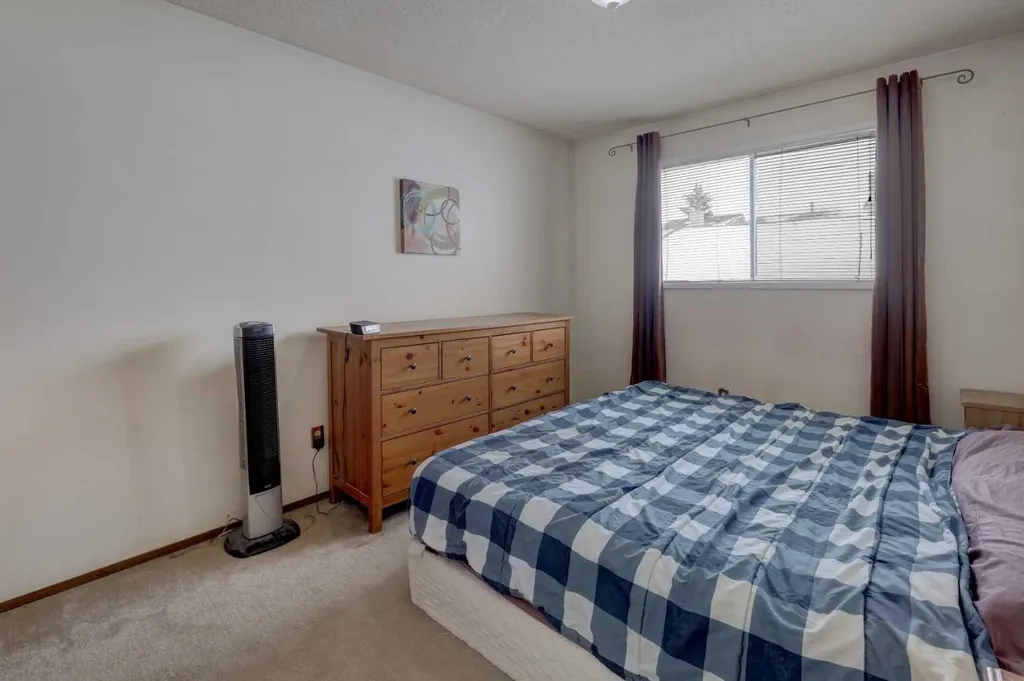 16 Martingrove Mews NE Calgary AB T3J2S9