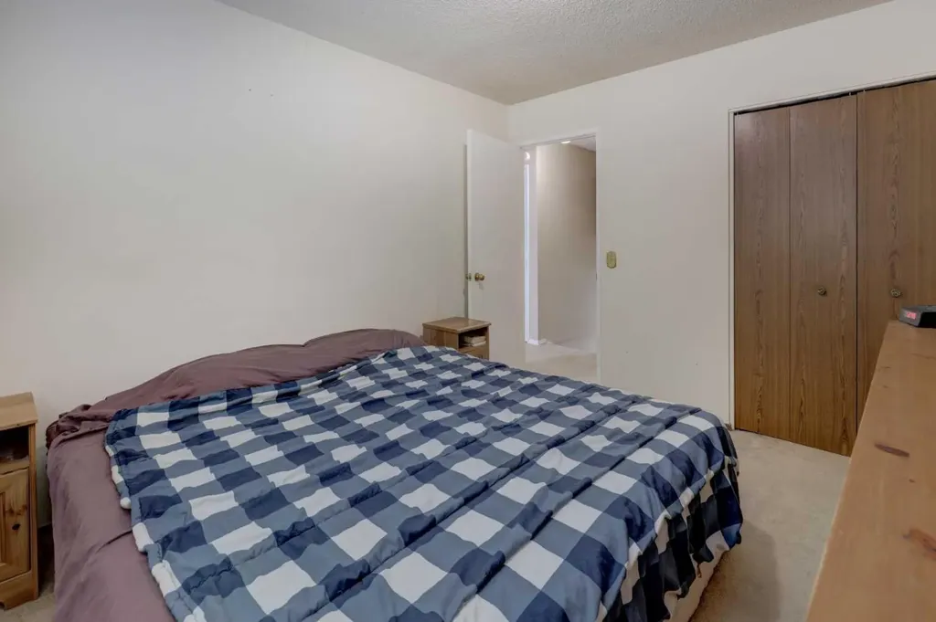 16 Martingrove Mews NE Calgary AB T3J2S9