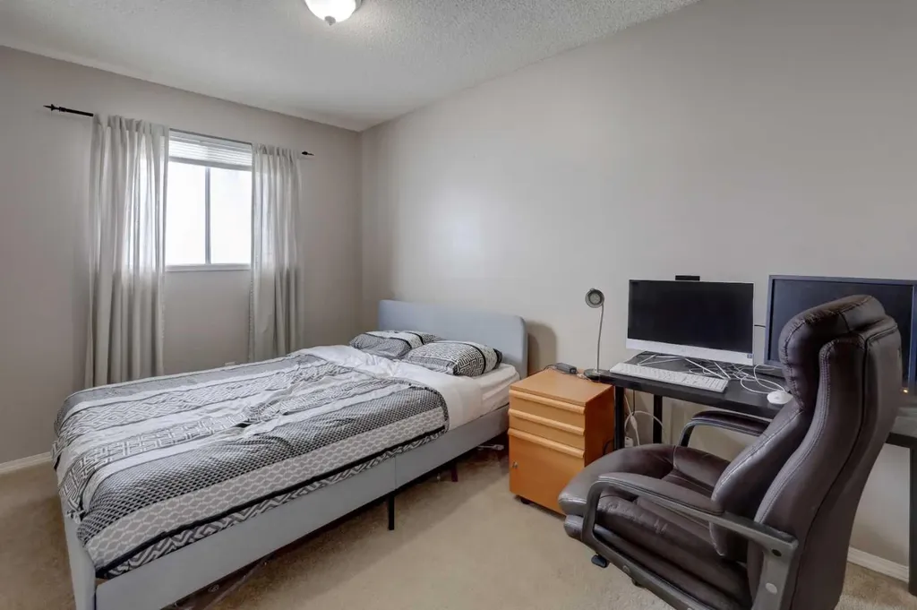 16 Martingrove Mews NE Calgary AB T3J2S9