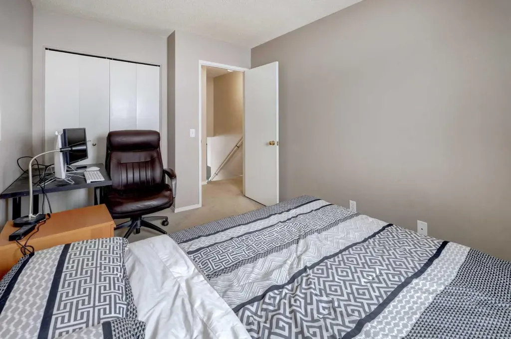 16 Martingrove Mews NE Calgary AB T3J2S9