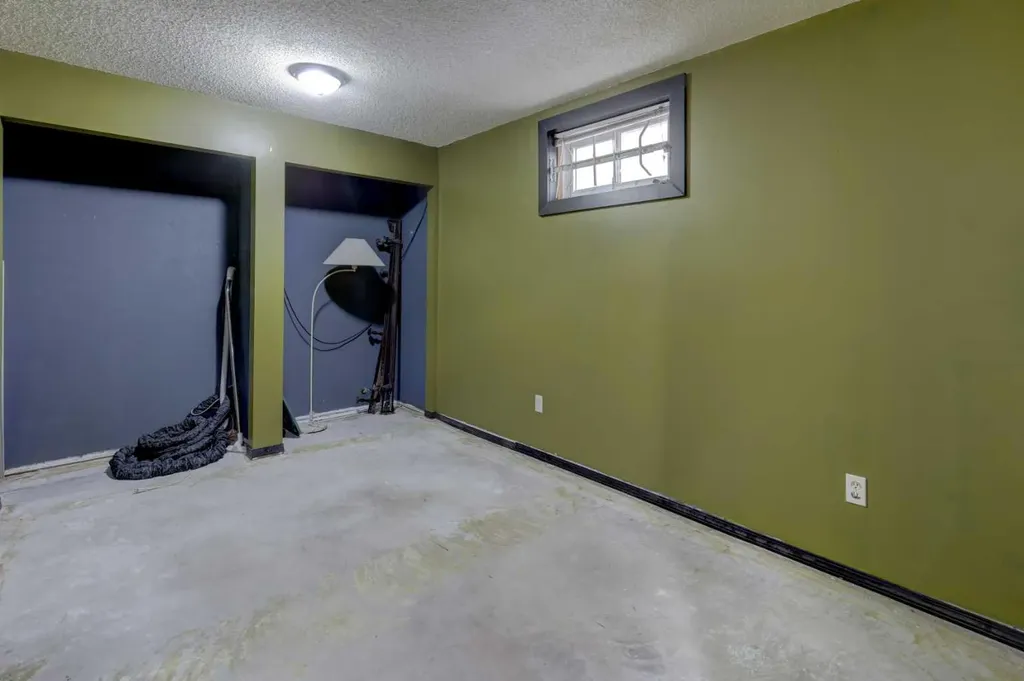 16 Martingrove Mews NE Calgary AB T3J2S9