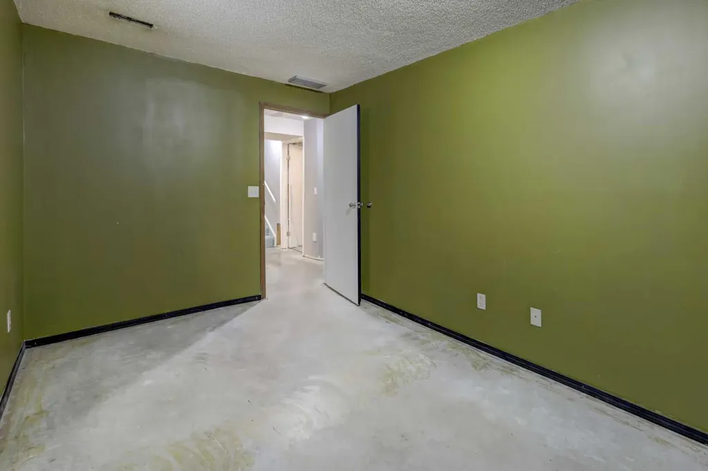 16 Martingrove Mews NE Calgary AB T3J2S9