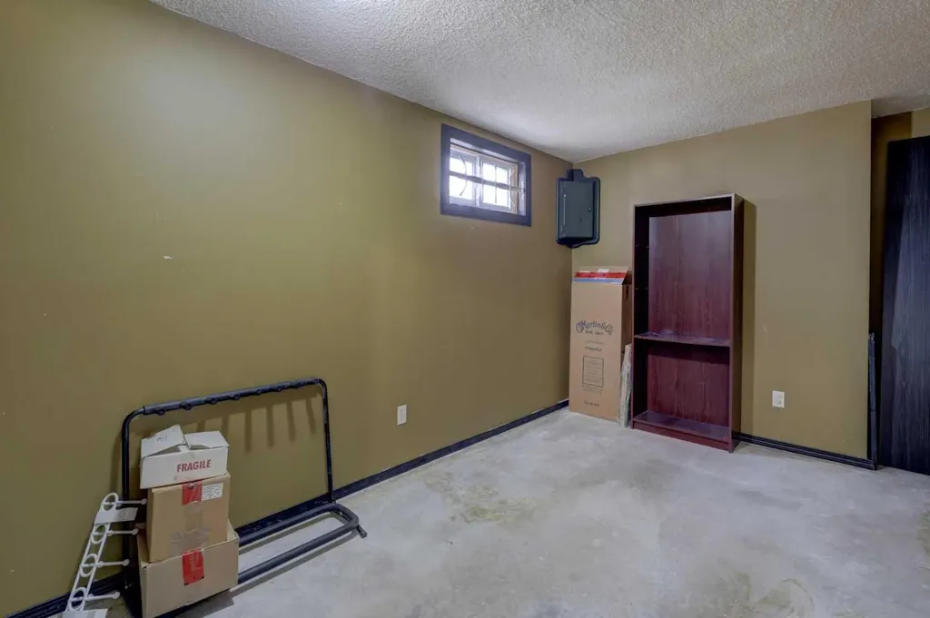 16 Martingrove Mews NE Calgary AB T3J2S9