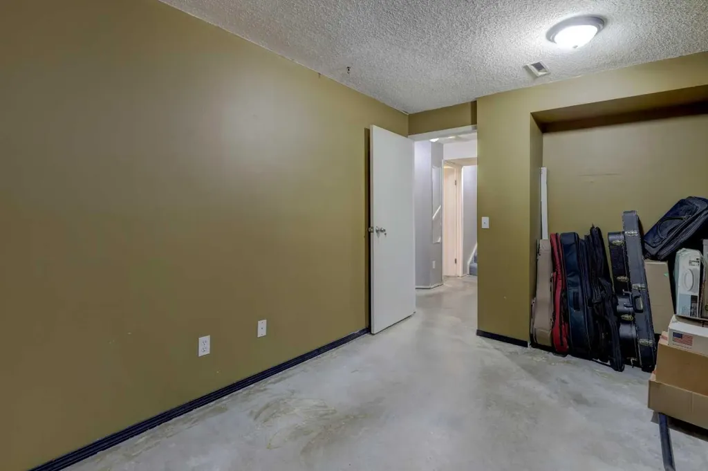 16 Martingrove Mews NE Calgary AB T3J2S9