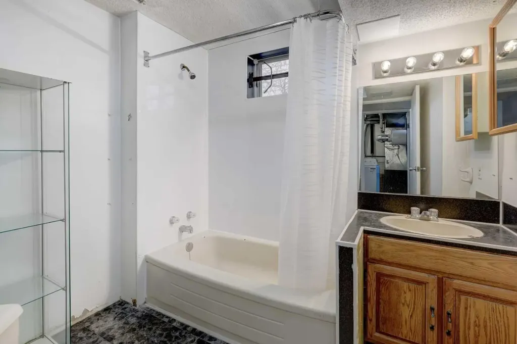 16 Martingrove Mews NE Calgary AB T3J2S9