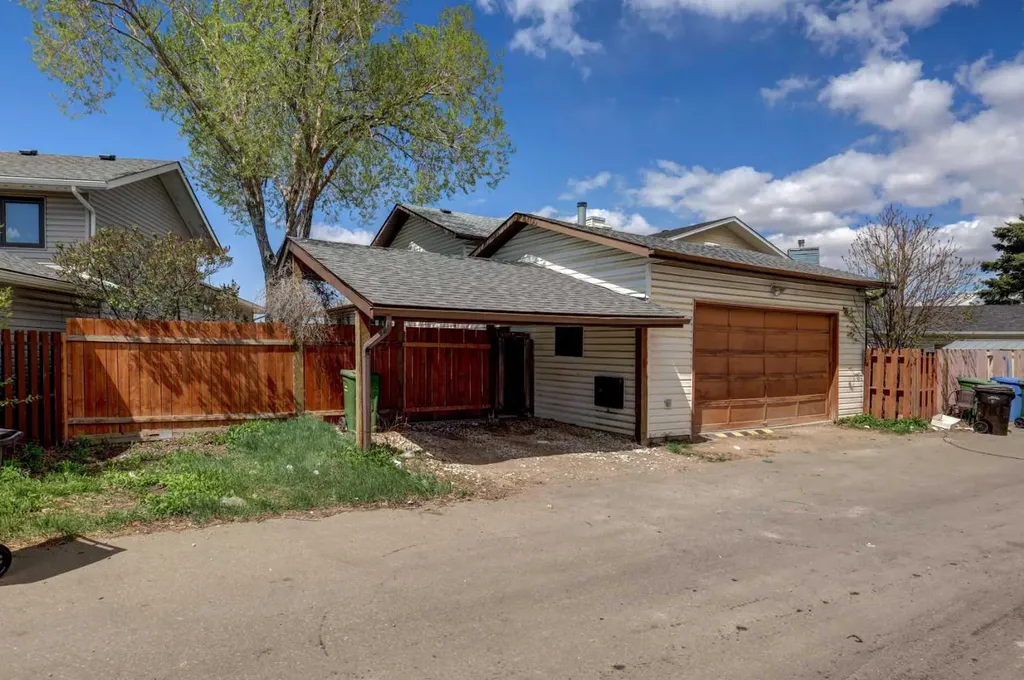 16 Martingrove Mews NE Calgary AB T3J2S9